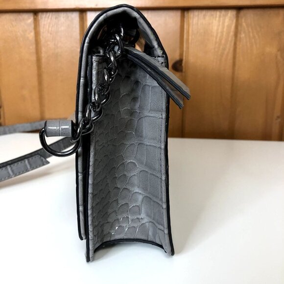 Simply Vera Women Crocodile Gray Contemporary Leena Envelope Crossbody Bag NWOT - Picture 4 of 10